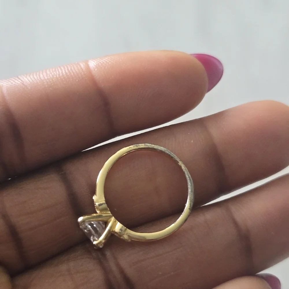 Macy's Women Engagement Ring Size 6 Gold Plated has a small blemish - Picture 7 of 9